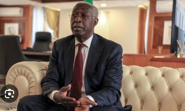 AGROPAD: L&rsquo;ancien P. M. Raymon NDONG SIMA, campé en pestiféré.