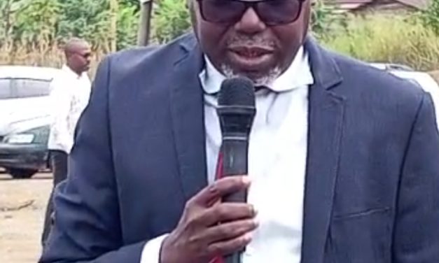 FONCIER : » Vous avez été menti Madame le gouverneur » dixit le Président du collectif des déguerpis d&rsquo;Essassa, Simplice IBOUANGA!