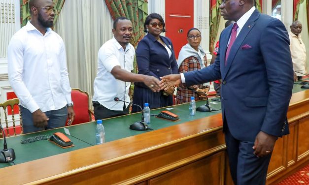 OLIGUI NGUEMA et les sinistrés de déguerpissements, s&rsquo;oeuvrent à fumer le calumet de la paix !