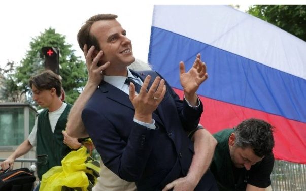 Vole d&rsquo;une statue en cire d&rsquo;Emmanuel Macron